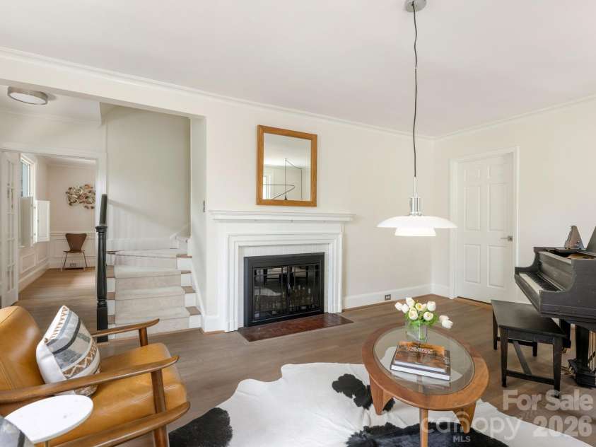 225 Altondale Avenue, Charlotte, NC 28207.  MLS# CAR4375813, YatesRealty ID 23648. 