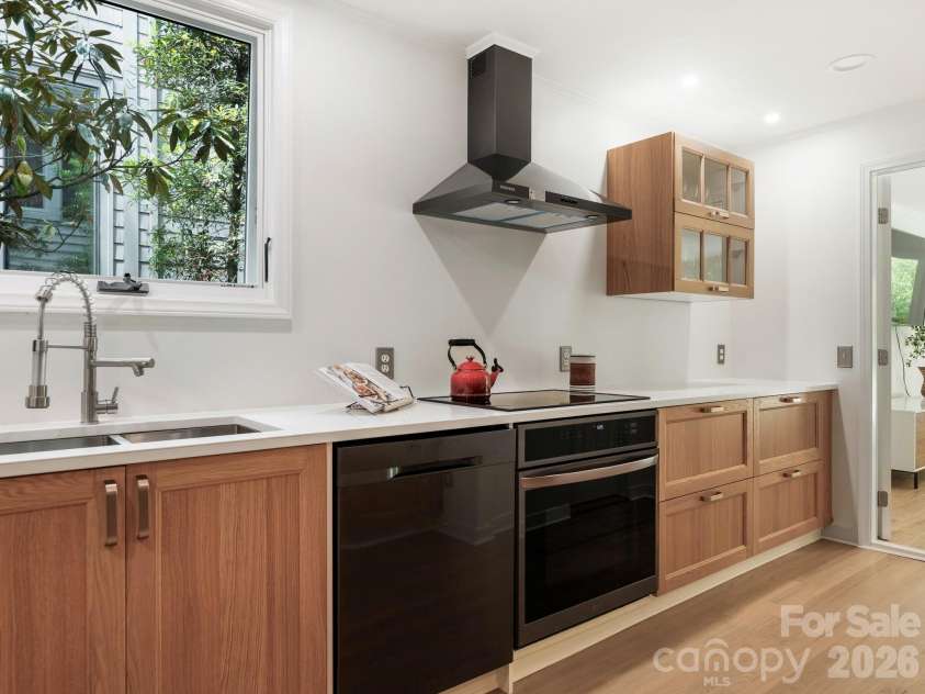 225 Altondale Avenue, Charlotte, NC 28207.  MLS# CAR4375813, YatesRealty ID 23648. 