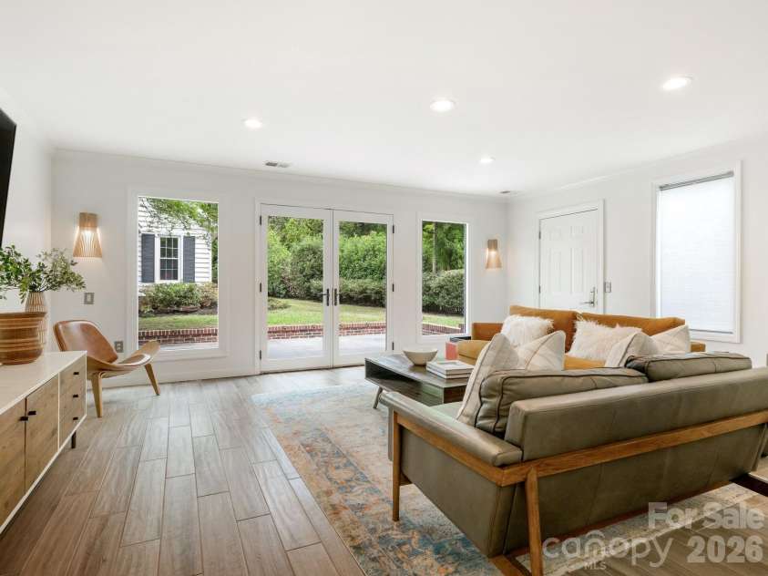 225 Altondale Avenue, Charlotte, NC 28207.  MLS# CAR4375813, YatesRealty ID 23648. 