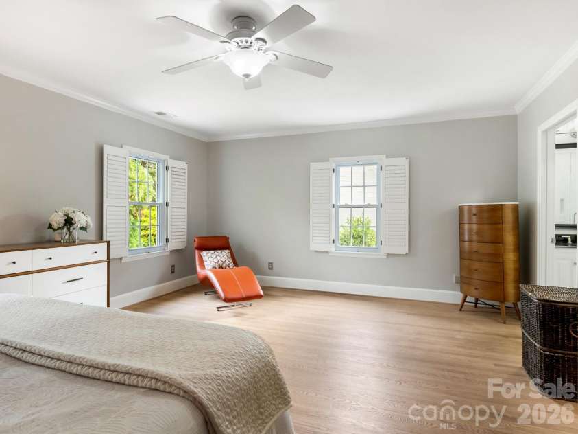 225 Altondale Avenue, Charlotte, NC 28207.  MLS# CAR4375813, YatesRealty ID 23648. 