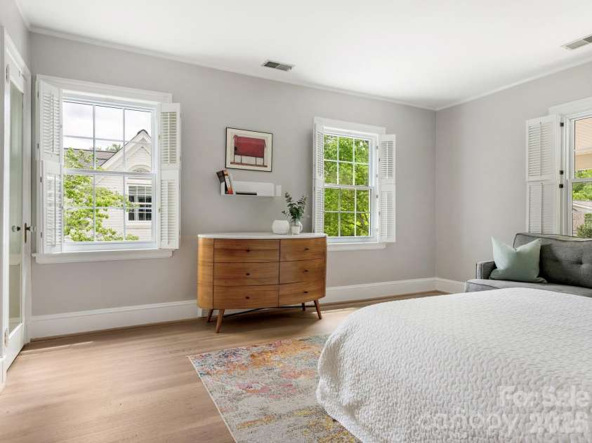 225 Altondale Avenue, Charlotte, NC 28207.  MLS# CAR4375813, YatesRealty ID 23648. 