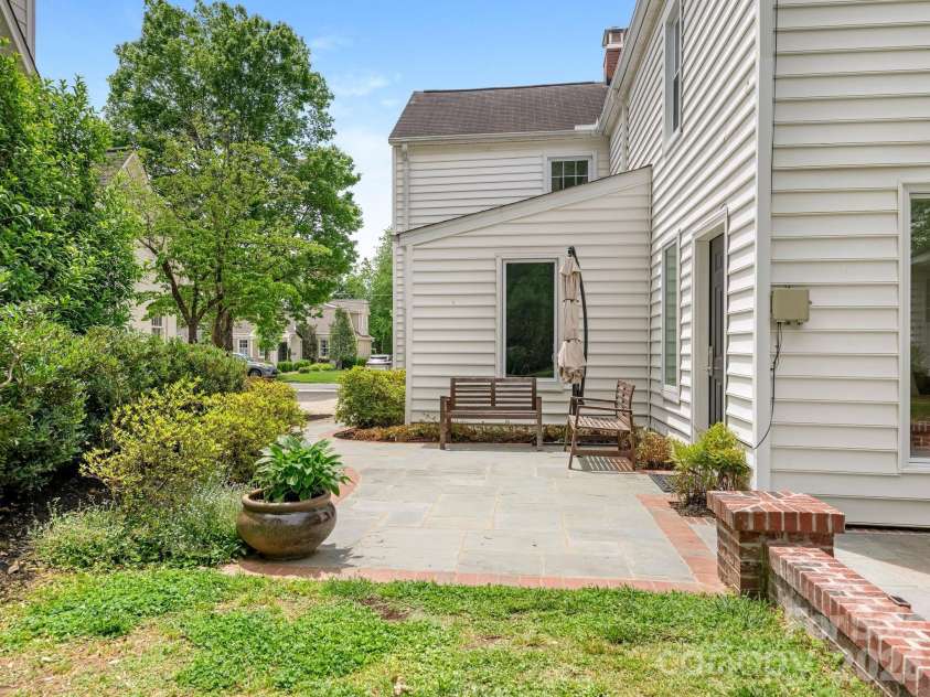 225 Altondale Avenue, Charlotte, NC 28207.  MLS# CAR4375813, YatesRealty ID 23648. 