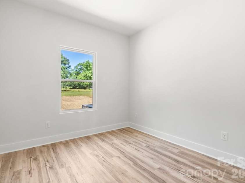 1214 Patterson Street, Shelby, NC 28152.  MLS# CAR4379896, YatesRealty ID 23649. Bathroom 3
