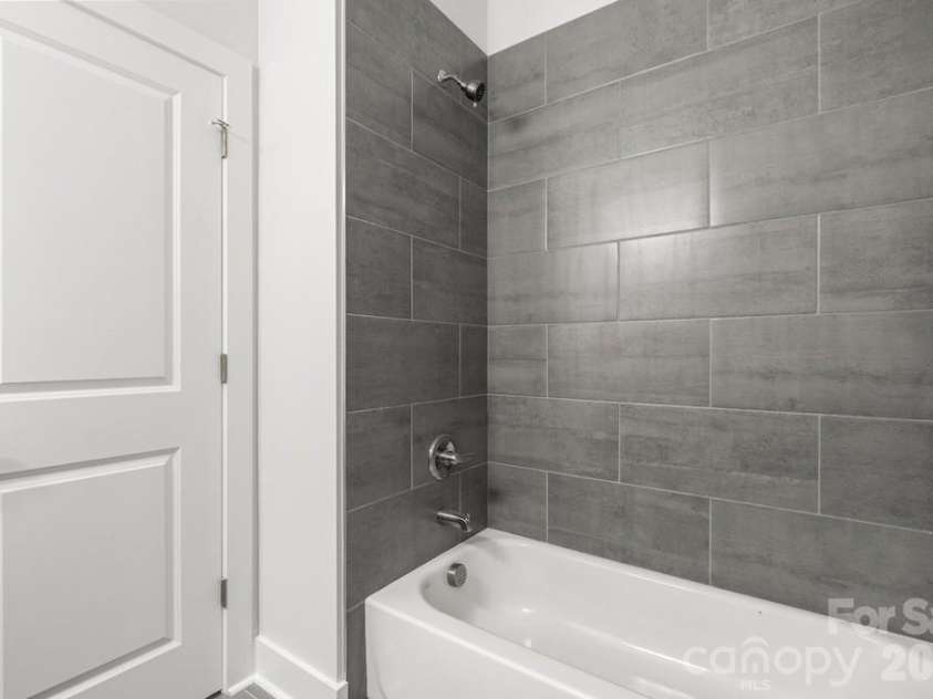 1214 Patterson Street, Shelby, NC 28152.  MLS# CAR4379896, YatesRealty ID 23649. Full bathroom