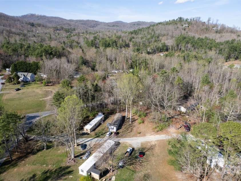 29 Delta Drive, Hendersonville, NC 28792.  MLS# CAR4243212, YatesRealty ID 2365. 