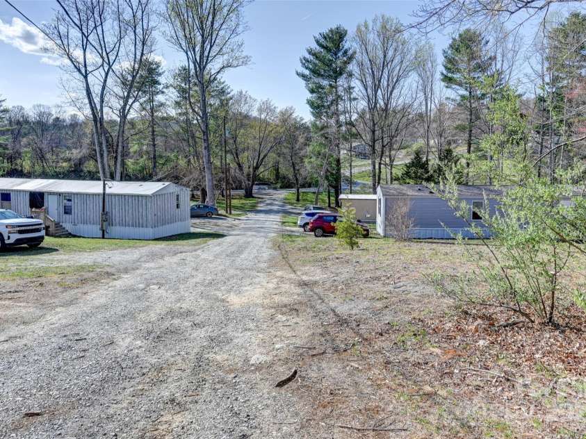 29 Delta Drive, Hendersonville, NC 28792.  MLS# CAR4243212, YatesRealty ID 2365. Doties Lane