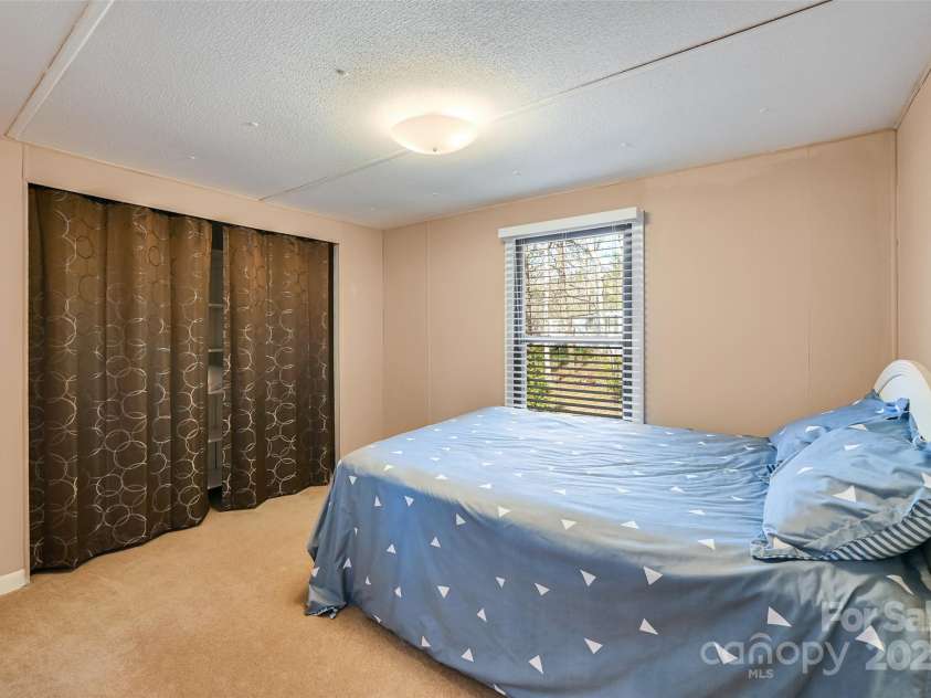 29 Delta Drive, Hendersonville, NC 28792.  MLS# CAR4243212, YatesRealty ID 2365. Unit 3