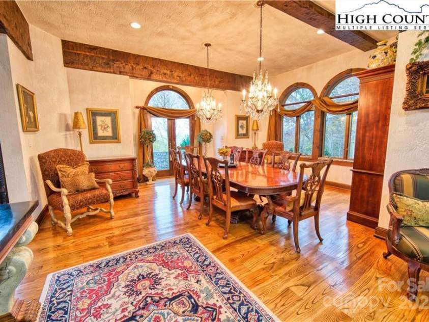 530 Howards Knob Road, Boone, NC 28607.  MLS# CAR4215203, YatesRealty ID 2365. 