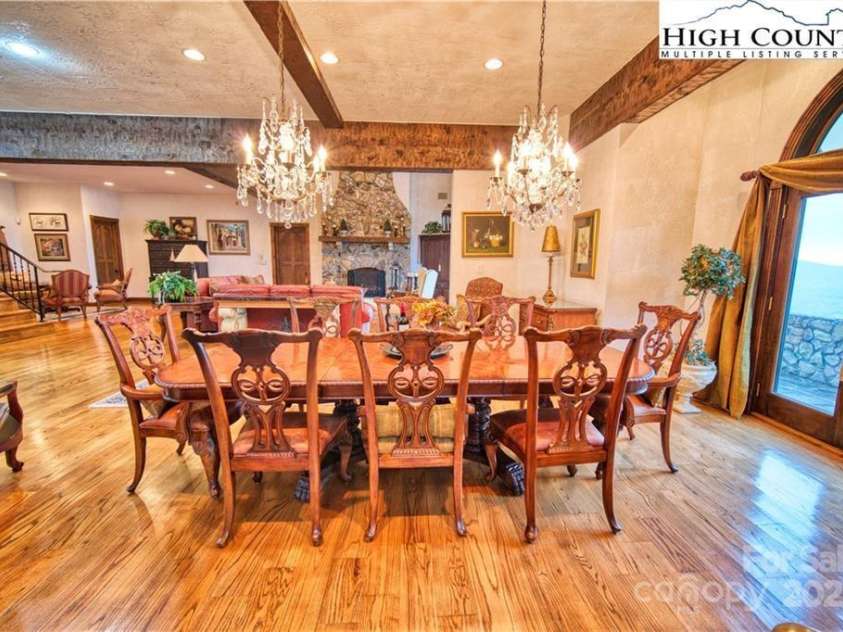 530 Howards Knob Road, Boone, NC 28607.  MLS# CAR4215203, YatesRealty ID 2365. 