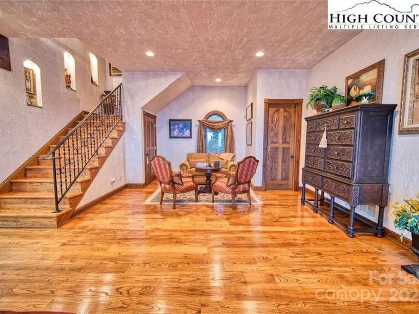 530 Howards Knob Road, Boone, NC 28607.  MLS# CAR4215203, YatesRealty ID 2365. 