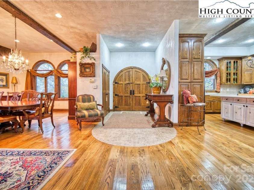 530 Howards Knob Road, Boone, NC 28607.  MLS# CAR4215203, YatesRealty ID 2365. 