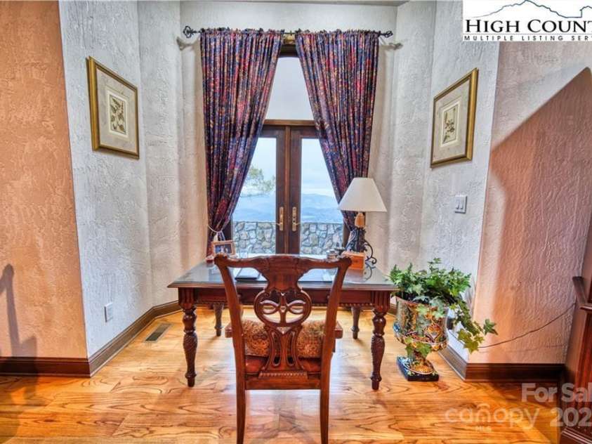 530 Howards Knob Road, Boone, NC 28607.  MLS# CAR4215203, YatesRealty ID 2365. 