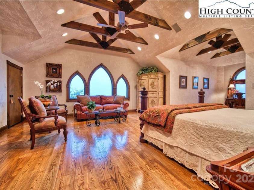 530 Howards Knob Road, Boone, NC 28607.  MLS# CAR4215203, YatesRealty ID 2365. 