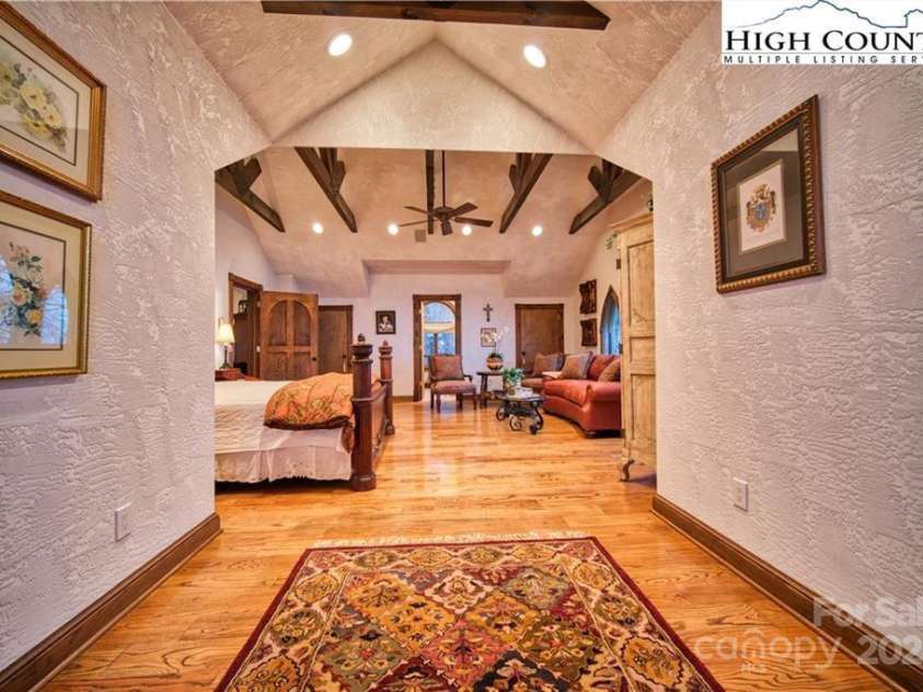 530 Howards Knob Road, Boone, NC 28607.  MLS# CAR4215203, YatesRealty ID 2365. 