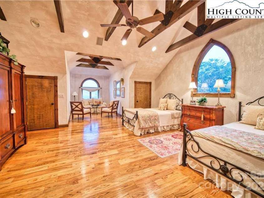 530 Howards Knob Road, Boone, NC 28607.  MLS# CAR4215203, YatesRealty ID 2365. 