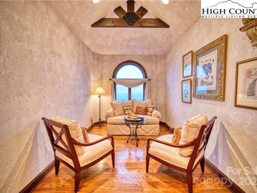 530 Howards Knob Road, Boone, NC 28607.  MLS# CAR4215203, YatesRealty ID 2365. 