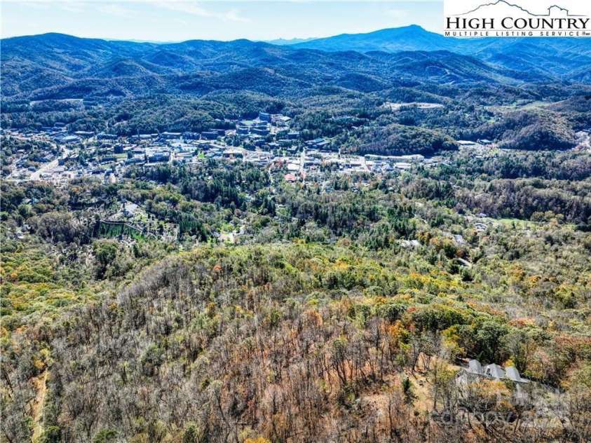 530 Howards Knob Road, Boone, NC 28607.  MLS# CAR4215203, YatesRealty ID 2365. 