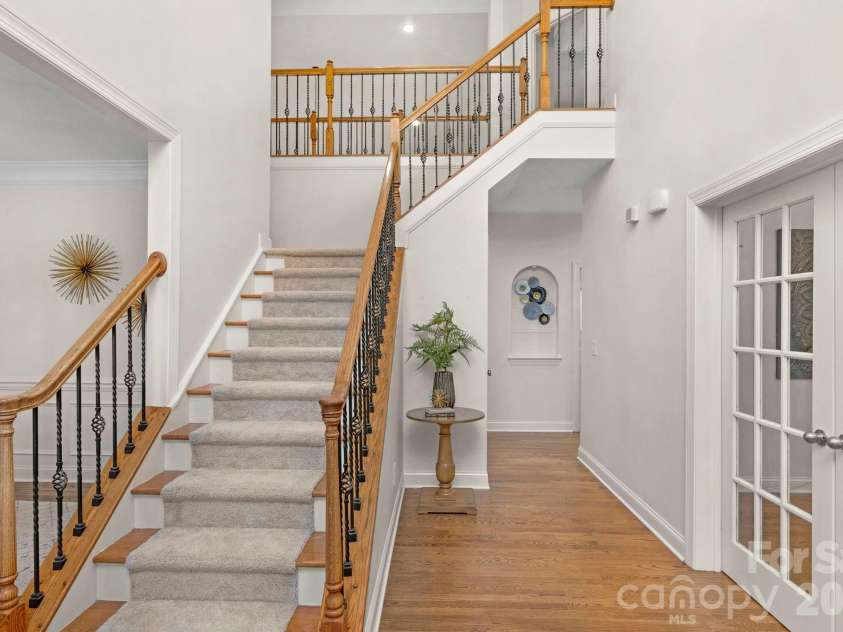 1116 Crooked River Drive, Waxhaw, NC 28173.  MLS# CAR4338274, YatesRealty ID 23650. 2-Story Foyer 
