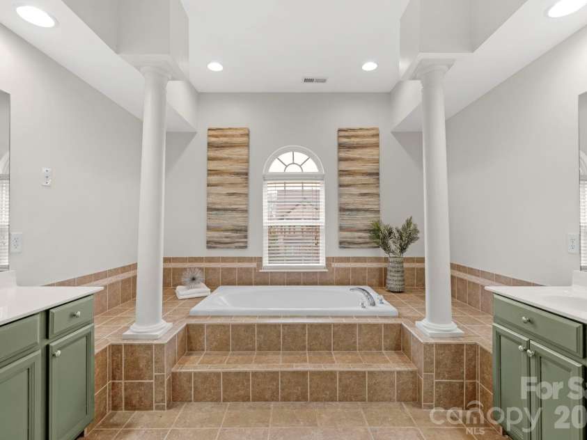 1116 Crooked River Drive, Waxhaw, NC 28173.  MLS# CAR4338274, YatesRealty ID 23650. 