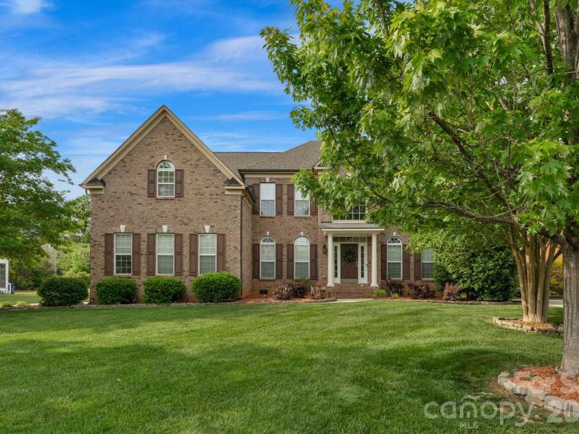 1116 Crooked River Drive, Waxhaw, NC 28173.  MLS# CAR4338274, YatesRealty ID 23650. Full Brick Home in Weddington Trace Estates 