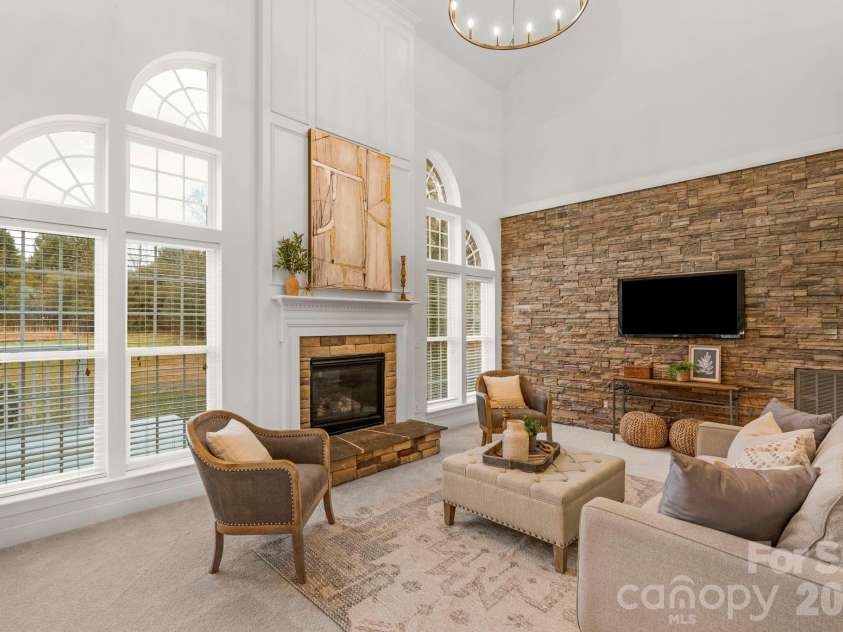1116 Crooked River Drive, Waxhaw, NC 28173.  MLS# CAR4338274, YatesRealty ID 23650. Stunning Wall of Windows