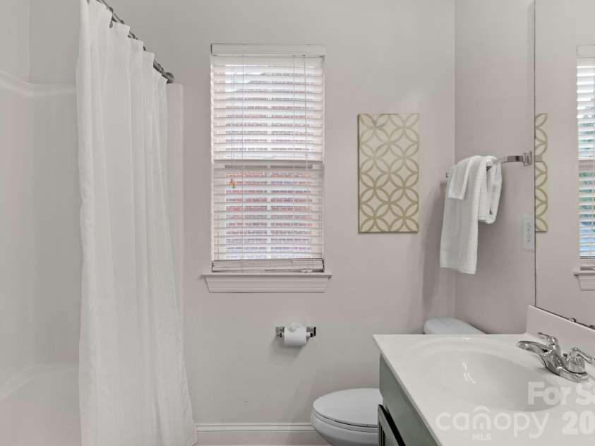 1116 Crooked River Drive, Waxhaw, NC 28173.  MLS# CAR4338274, YatesRealty ID 23650. Third Full Bathroom 