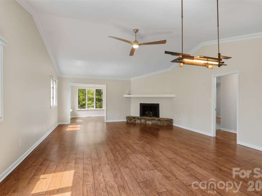 201 Timber Drive, Asheville, NC 28804.  MLS# CAR4373711, YatesRealty ID 23652. 