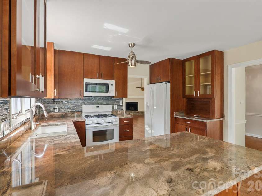 201 Timber Drive, Asheville, NC 28804.  MLS# CAR4373711, YatesRealty ID 23652. 
