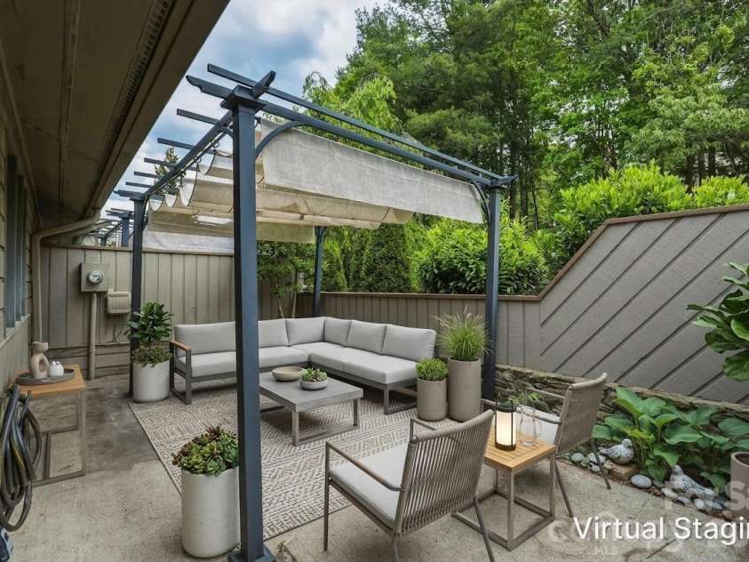 201 Timber Drive, Asheville, NC 28804.  MLS# CAR4373711, YatesRealty ID 23652. 