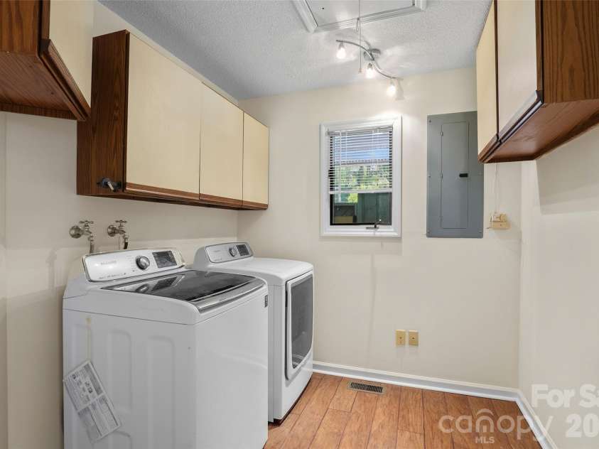 201 Timber Drive, Asheville, NC 28804.  MLS# CAR4373711, YatesRealty ID 23652. Laundry
