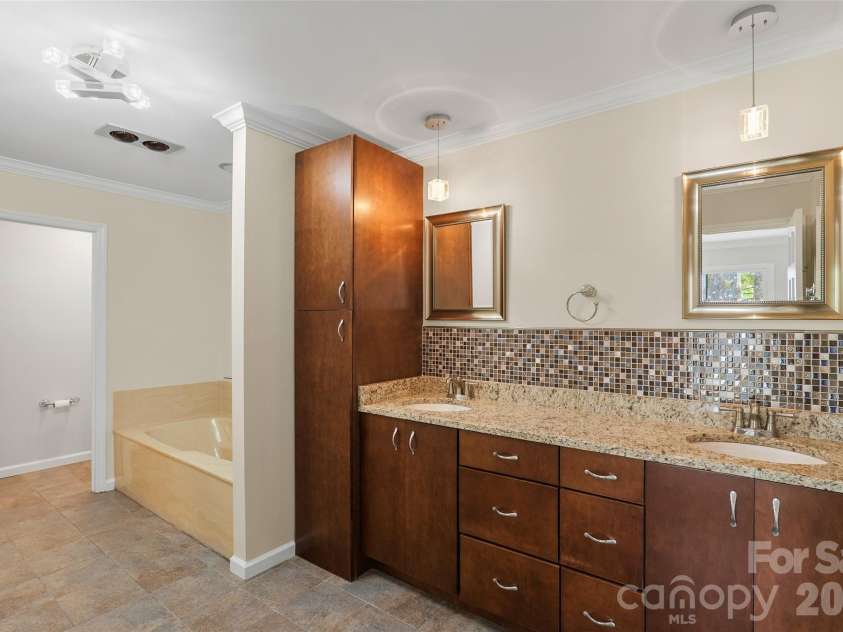 201 Timber Drive, Asheville, NC 28804.  MLS# CAR4373711, YatesRealty ID 23652. Primary dual sink bathe