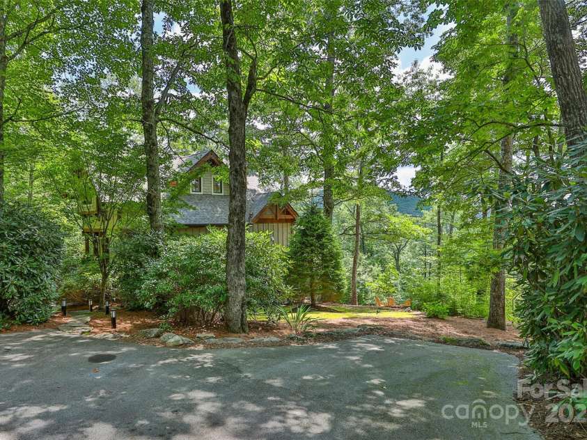 48 Bearfoot Lane, Highlands, NC 28741.  MLS# CAR4267783, YatesRealty ID 23652. 