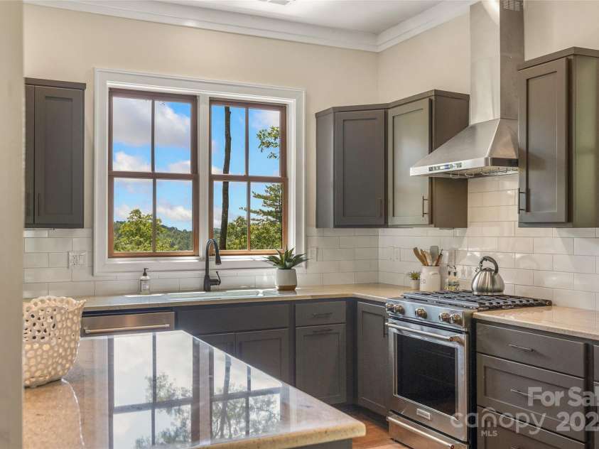 48 Bearfoot Lane, Highlands, NC 28741.  MLS# CAR4267783, YatesRealty ID 23652. 