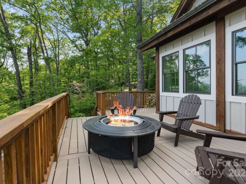 48 Bearfoot Lane, Highlands, NC 28741.  MLS# CAR4267783, YatesRealty ID 23652. 