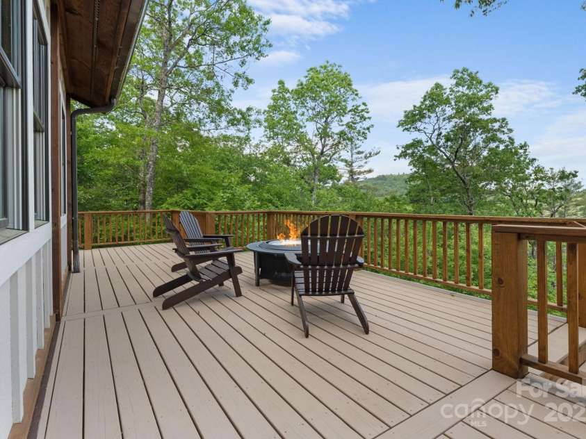 48 Bearfoot Lane, Highlands, NC 28741.  MLS# CAR4267783, YatesRealty ID 23652. New Deck 2025