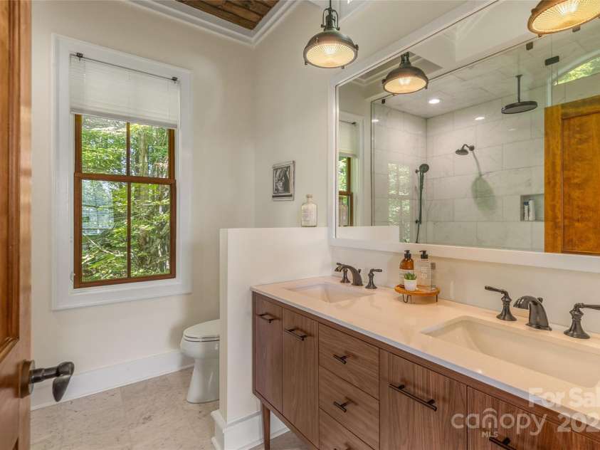 48 Bearfoot Lane, Highlands, NC 28741.  MLS# CAR4267783, YatesRealty ID 23652. Primary Bath