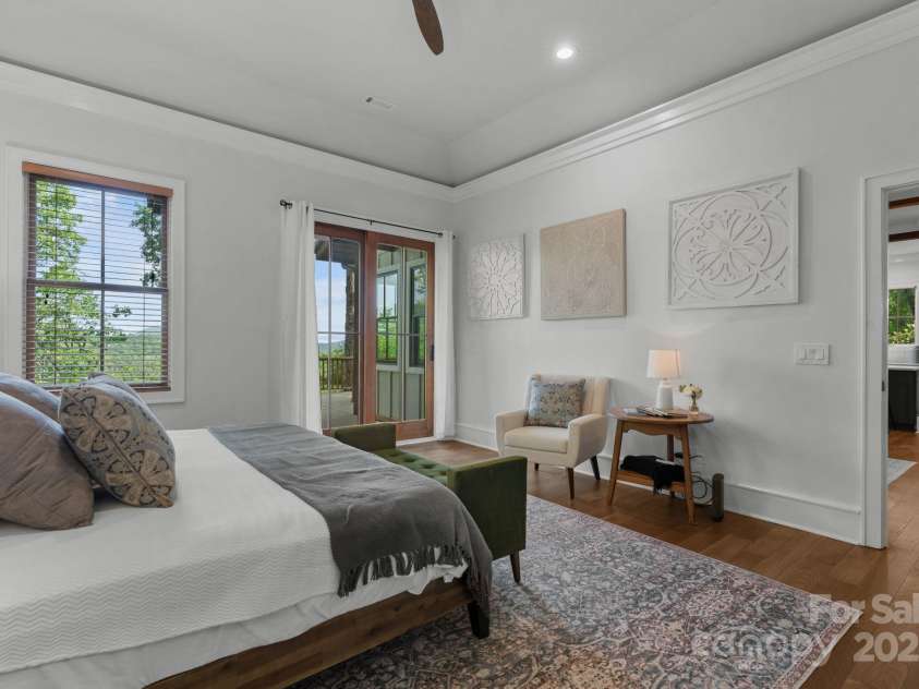 48 Bearfoot Lane, Highlands, NC 28741.  MLS# CAR4267783, YatesRealty ID 23652. Primary Ensuite on the Main Level