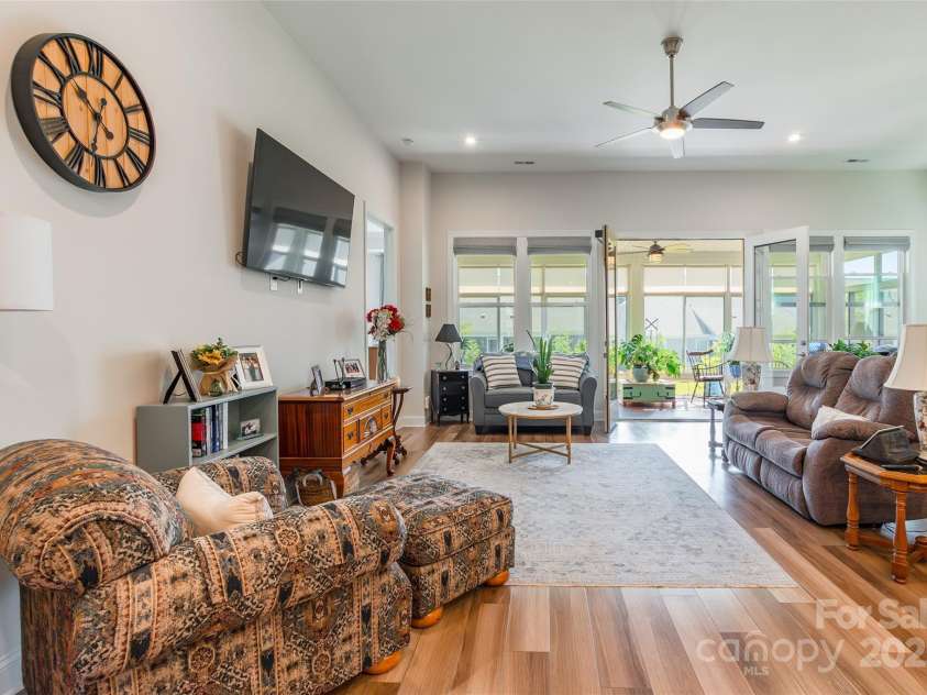 8516 Profit Lane, Charlotte, NC 28215.  MLS# CAR4273138, YatesRealty ID 23655. 