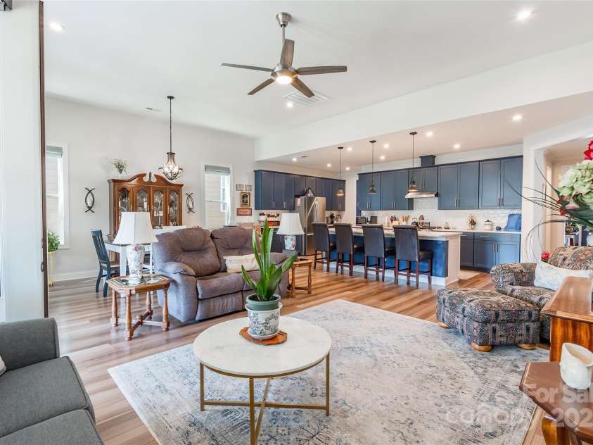 8516 Profit Lane, Charlotte, NC 28215.  MLS# CAR4273138, YatesRealty ID 23655. 