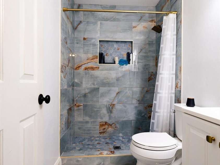 9232 Chislehurst Road, Mint Hill, NC 28227.  MLS# CAR4277120, YatesRealty ID 23656. Upstairs Main Bathroom