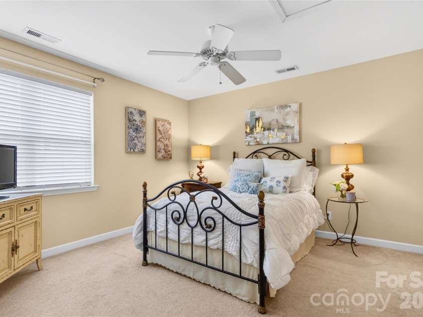 18310 Taffrail Way, Cornelius, NC 28031.  MLS# CAR4372401, YatesRealty ID 23659. Charming 2nd bedroom, light, bright and so inviting!
