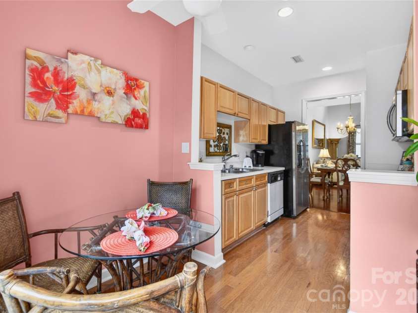 18310 Taffrail Way, Cornelius, NC 28031.  MLS# CAR4372401, YatesRealty ID 23659. Cozy breakfast nook