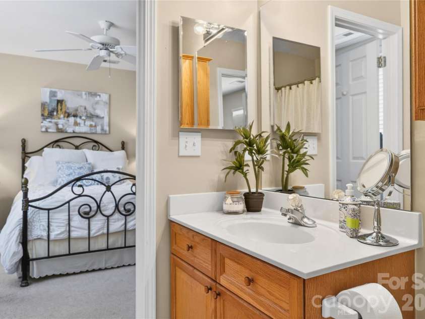 18310 Taffrail Way, Cornelius, NC 28031.  MLS# CAR4372401, YatesRealty ID 23659. Jack-and-Jill style bathroom