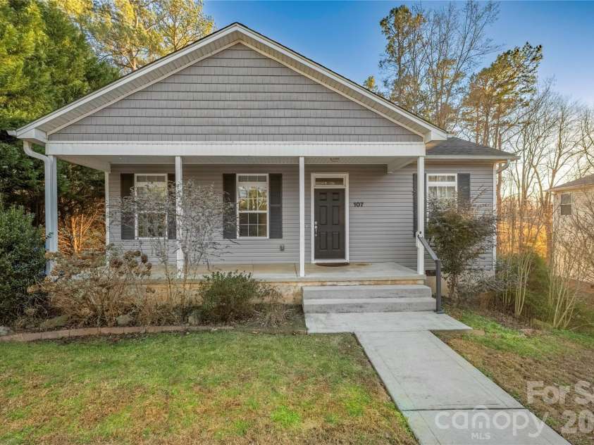 107 Barndale Drive, Troutman, NC 28166.  MLS# CAR4340490, YatesRealty ID 2366. 