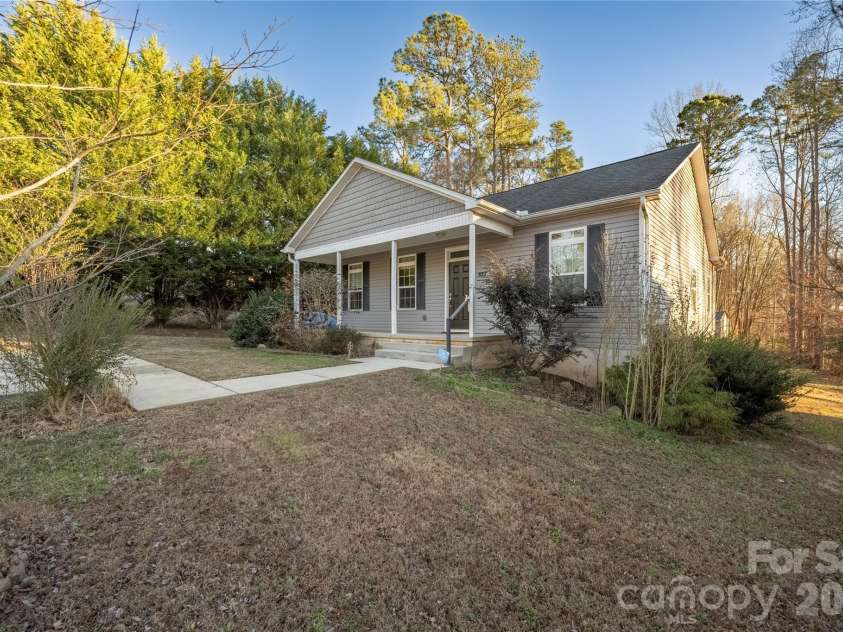 107 Barndale Drive, Troutman, NC 28166.  MLS# CAR4340490, YatesRealty ID 2366. 