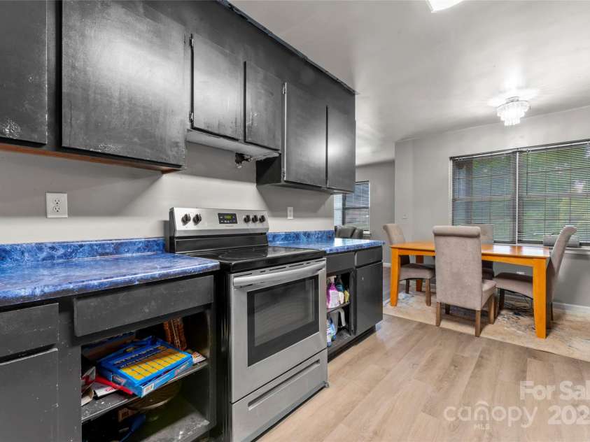 301 Honeywood Avenue, Charlotte, NC 28216.  MLS# CAR4265507, YatesRealty ID 23660. Kitchen