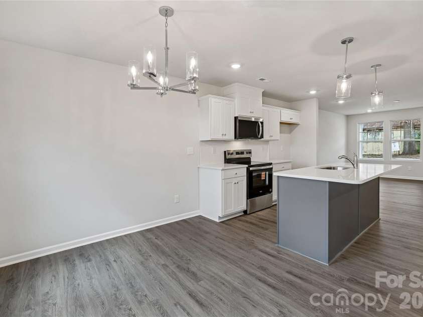 532 Bond Street, Statesville, NC 28677.  MLS# CAR4380155, YatesRealty ID 23660. 