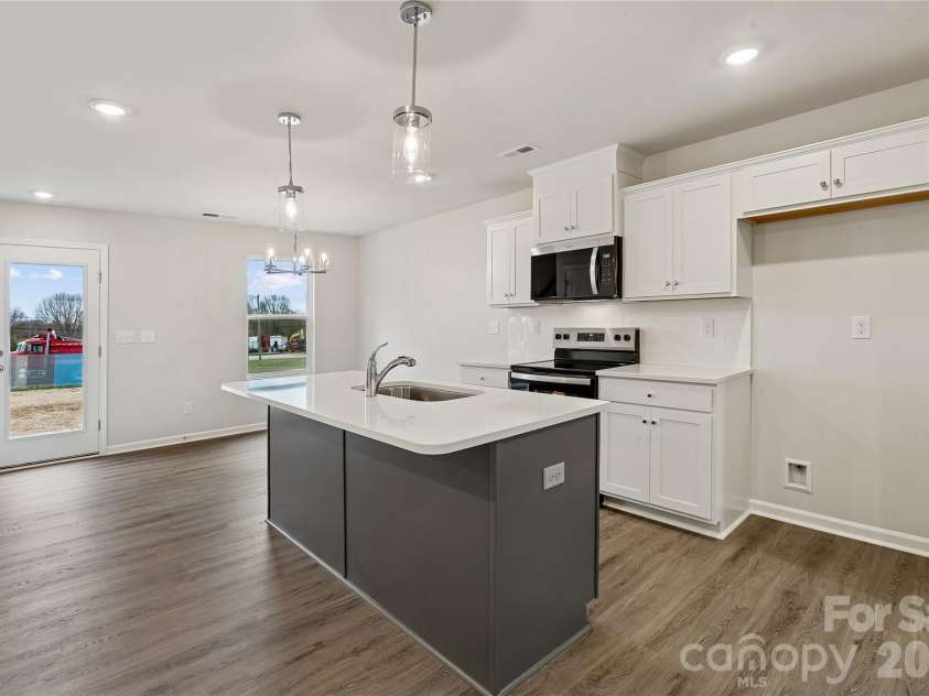532 Bond Street, Statesville, NC 28677.  MLS# CAR4380155, YatesRealty ID 23660. 