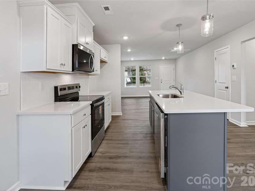 532 Bond Street, Statesville, NC 28677.  MLS# CAR4380155, YatesRealty ID 23660. 