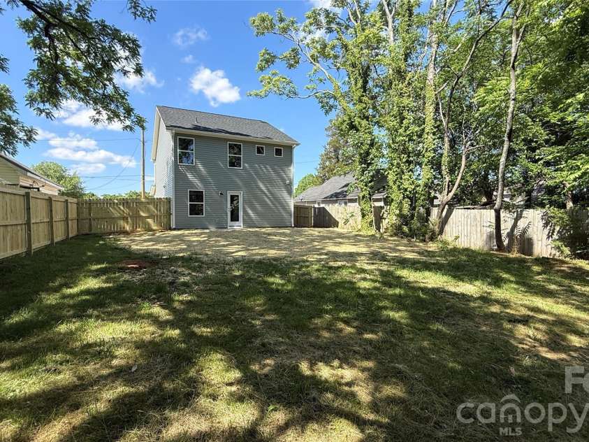 532 Bond Street, Statesville, NC 28677.  MLS# CAR4380155, YatesRealty ID 23660. 